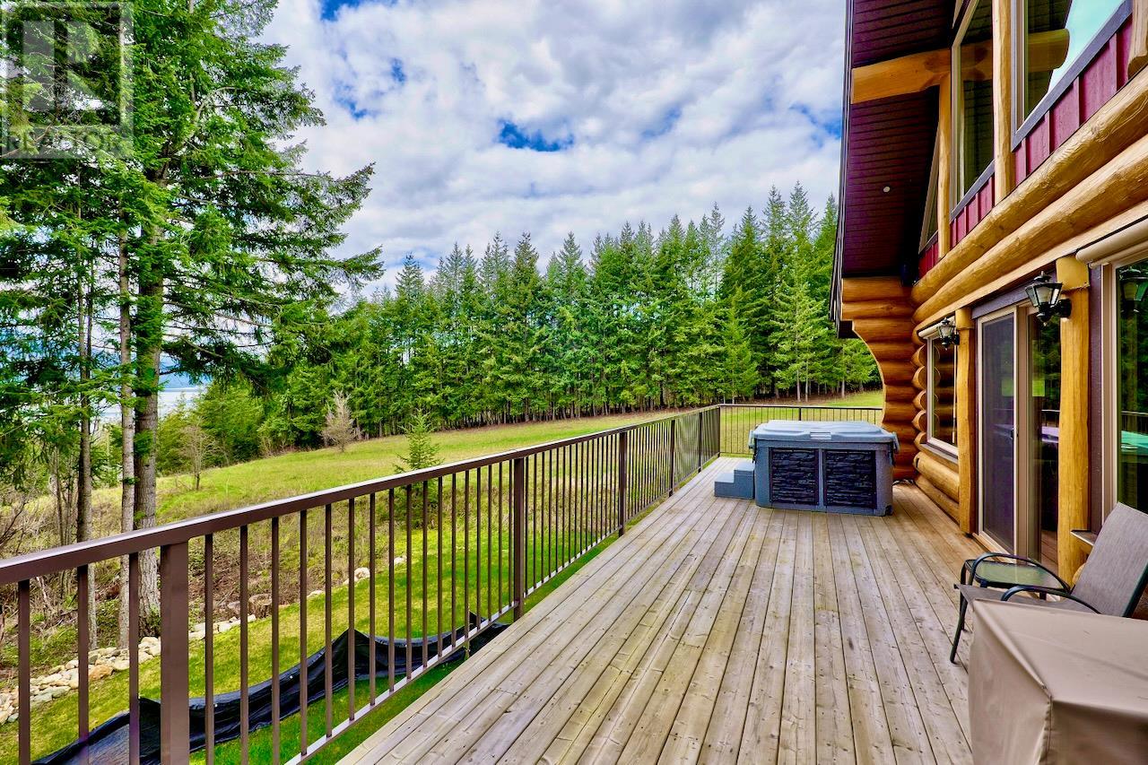 2589 Airstrip Road, Anglemont, British Columbia  V0E 1M8 - Photo 35 - 10342093