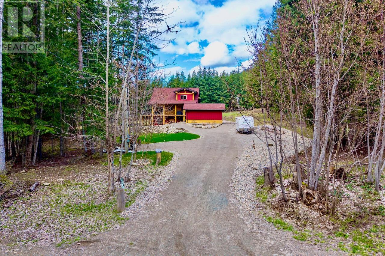 2589 Airstrip Road, Anglemont, British Columbia  V0E 1M8 - Photo 44 - 10342093