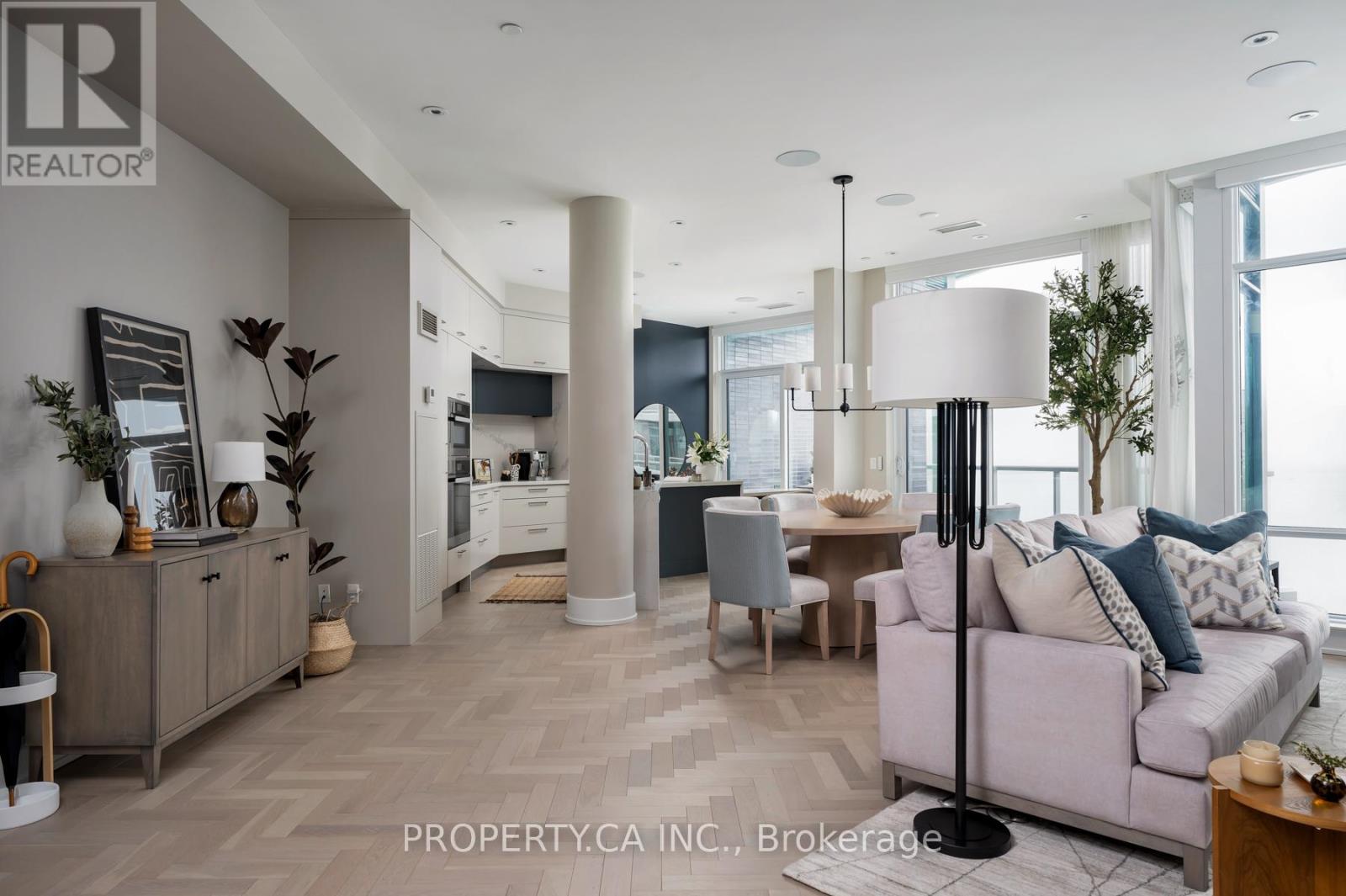Sph12 - 1 Edgewater Drive, Toronto, Ontario  M5A 0L1 - Photo 5 - C12156180