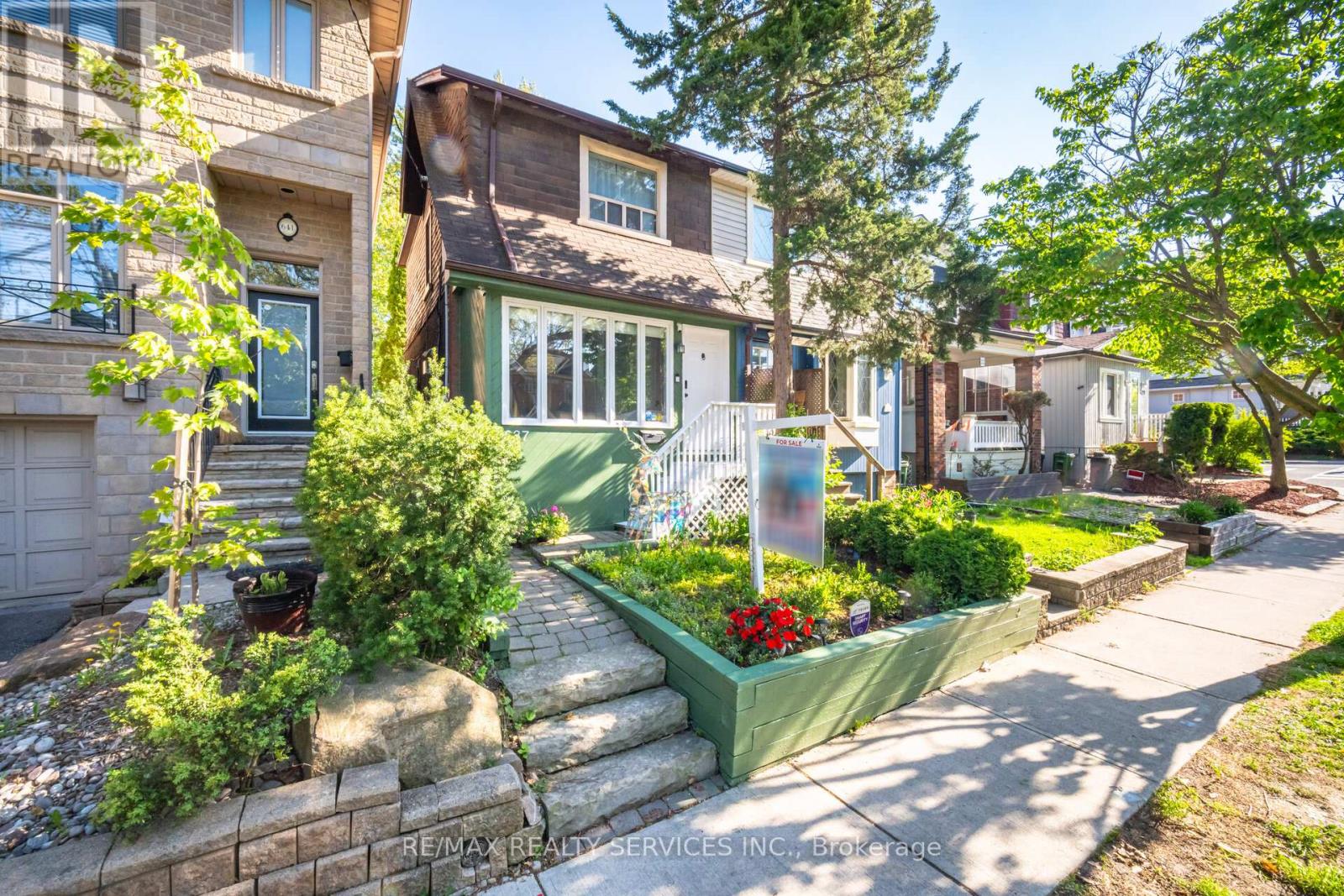 Property at 637 HILLSDALE AVENUE E image 3
