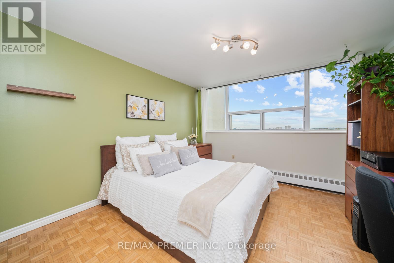 808 - 530 Lolita Gardens, Mississauga, Ontario  L5A 3T2 - Photo 18 - W12147876