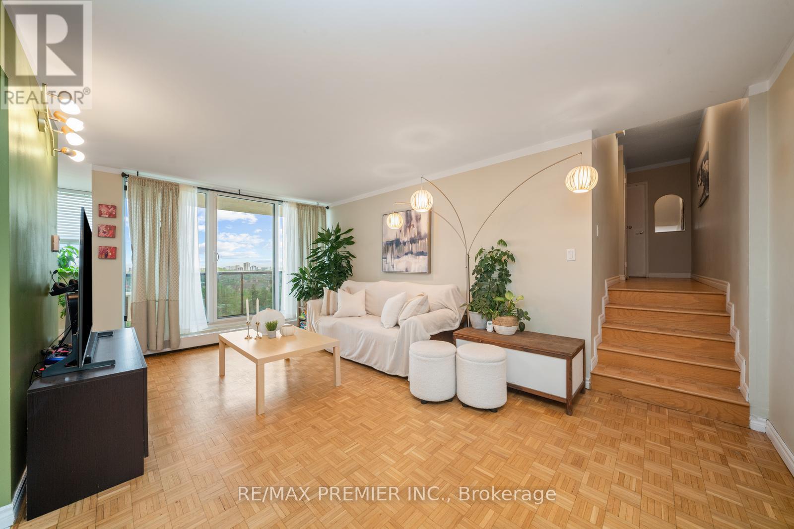 808 - 530 Lolita Gardens, Mississauga, Ontario  L5A 3T2 - Photo 4 - W12147876