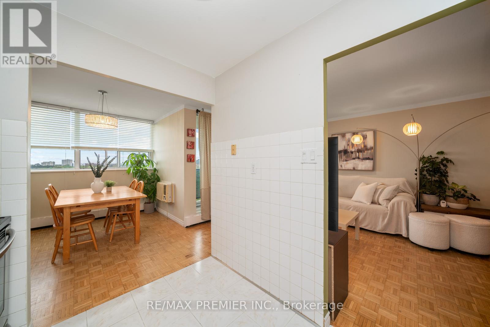 808 - 530 Lolita Gardens, Mississauga, Ontario  L5A 3T2 - Photo 13 - W12147876