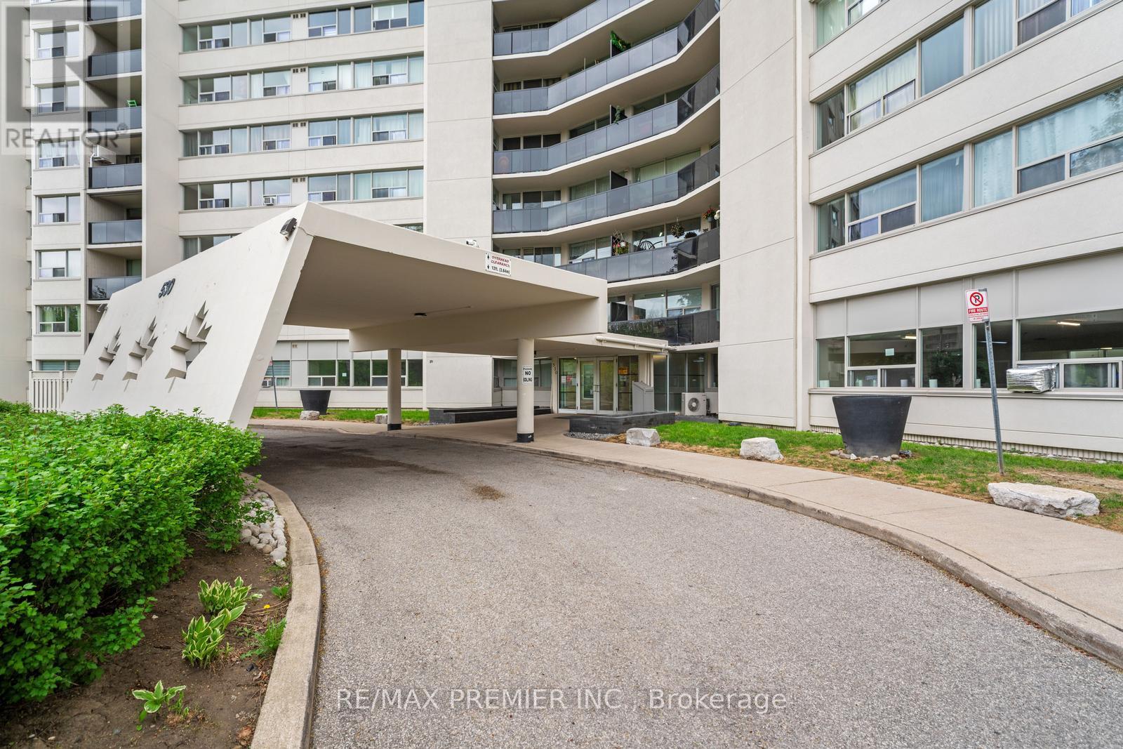 808 - 530 Lolita Gardens, Mississauga, Ontario  L5A 3T2 - Photo 2 - W12147876