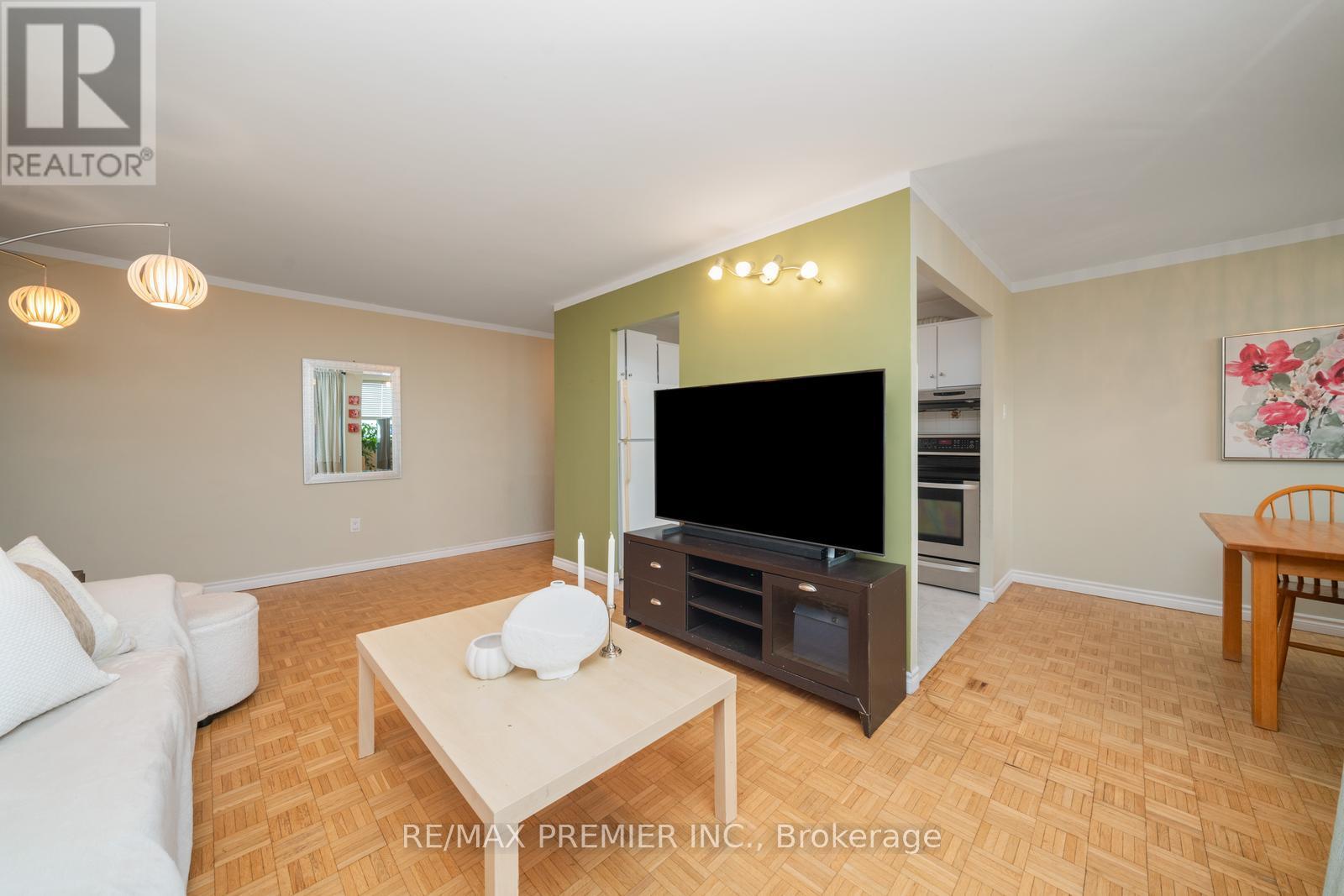 808 - 530 Lolita Gardens, Mississauga, Ontario  L5A 3T2 - Photo 9 - W12147876