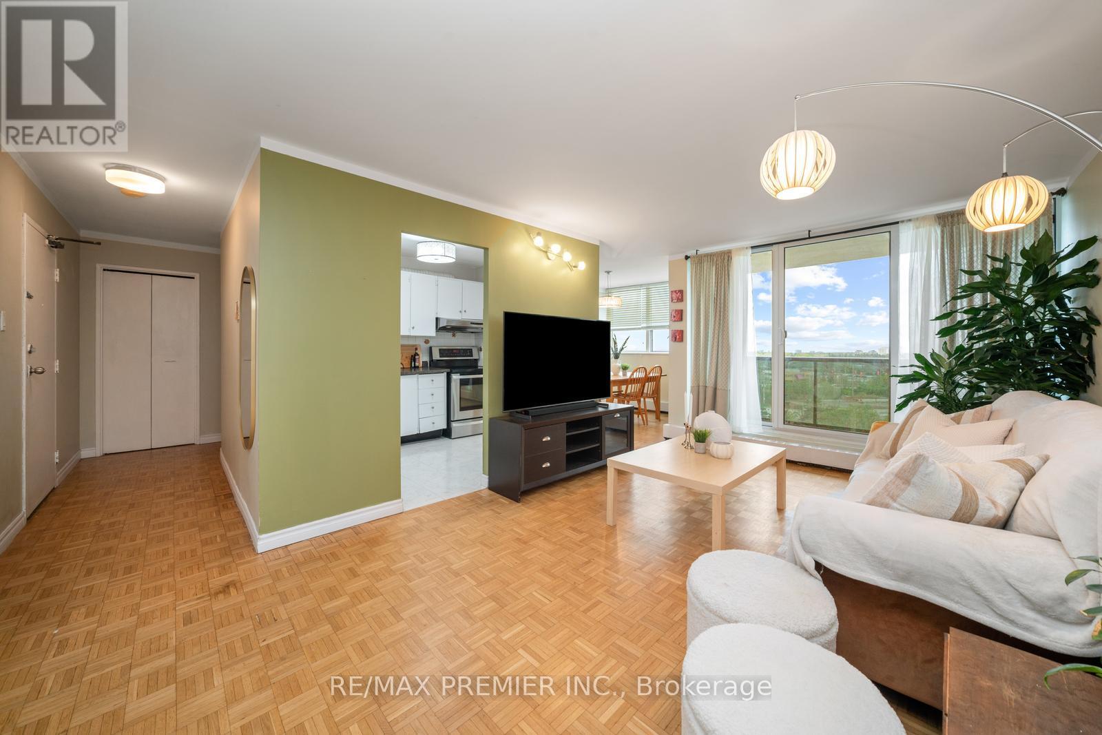 808 - 530 Lolita Gardens, Mississauga, Ontario  L5A 3T2 - Photo 5 - W12147876