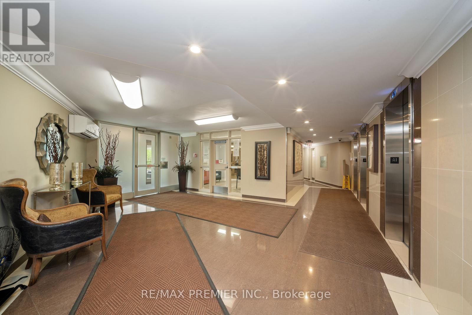 808 - 530 Lolita Gardens, Mississauga, Ontario  L5A 3T2 - Photo 3 - W12147876