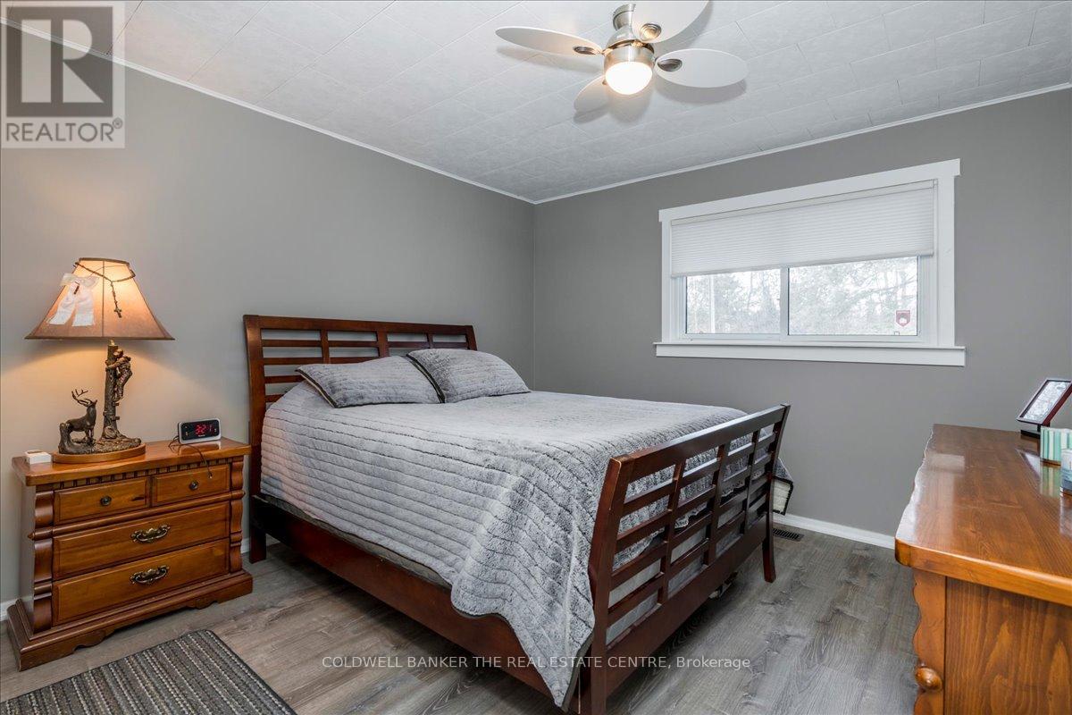 1121 Ferrier Avenue, Innisfil, Ontario  L0L 1W0 - Photo 13 - N12156162