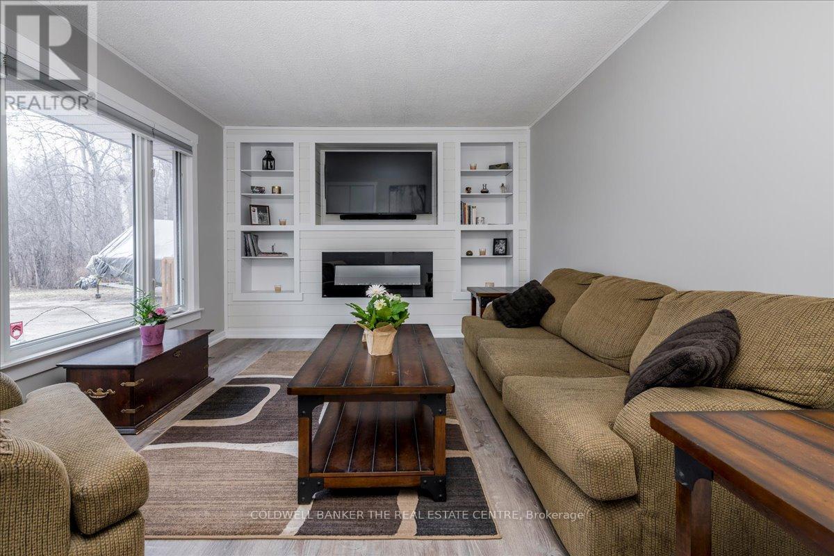 1121 Ferrier Avenue, Innisfil, Ontario  L0L 1W0 - Photo 6 - N12156162