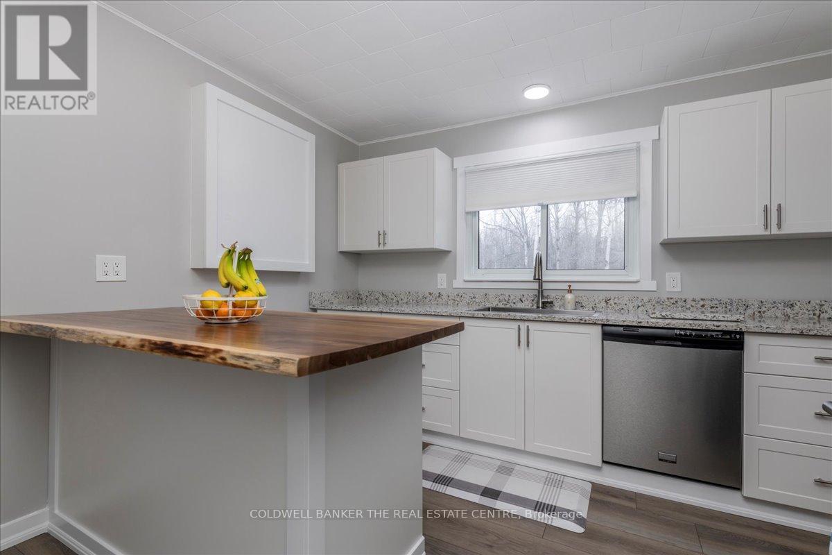 1121 Ferrier Avenue, Innisfil, Ontario  L0L 1W0 - Photo 9 - N12156162