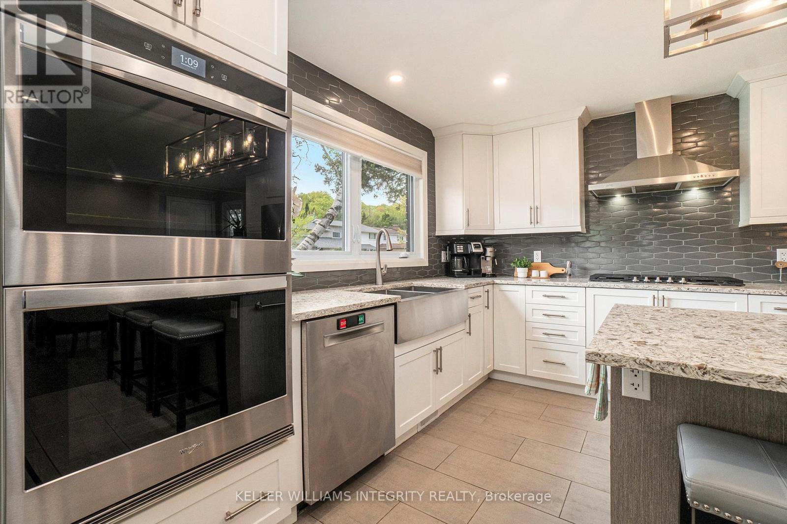 673 La Verendrye Drive, Ottawa, Ontario  K1J 7X5 - Photo 9 - X12153114