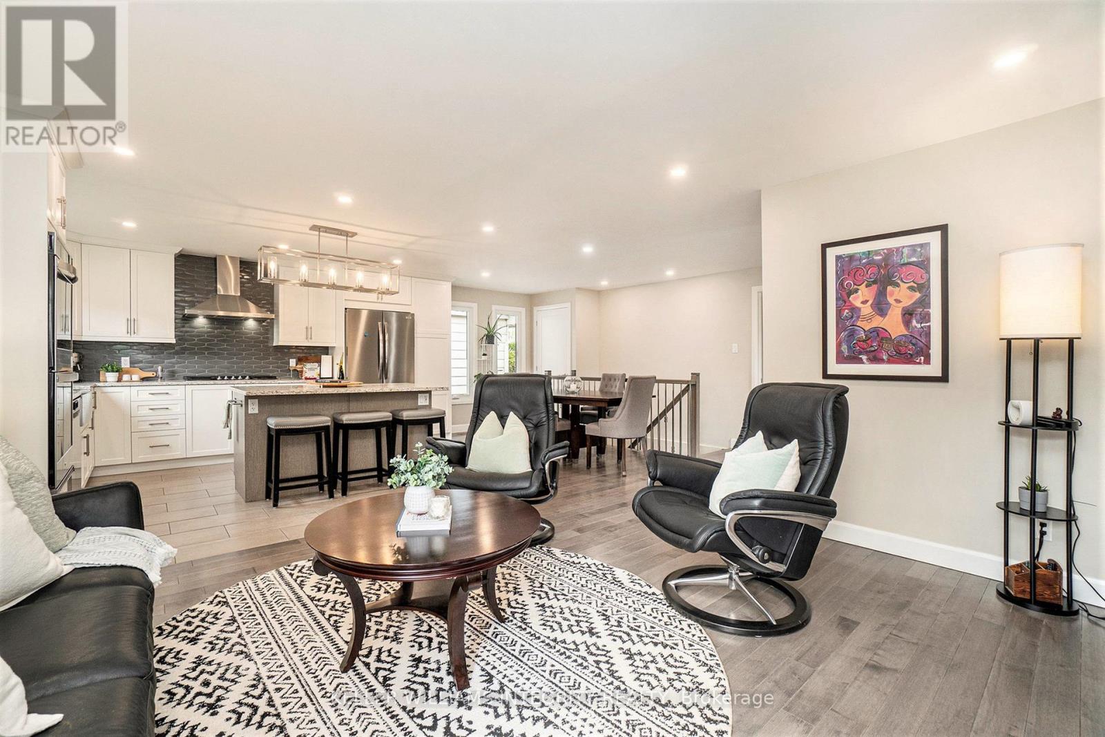673 La Verendrye Drive, Ottawa, Ontario  K1J 7X5 - Photo 7 - X12153114