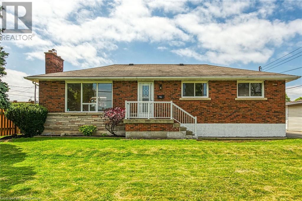 <div class="slider-price">$899,900</div><p>131 Sanatorium Road, Hamilton, Ontario</p>