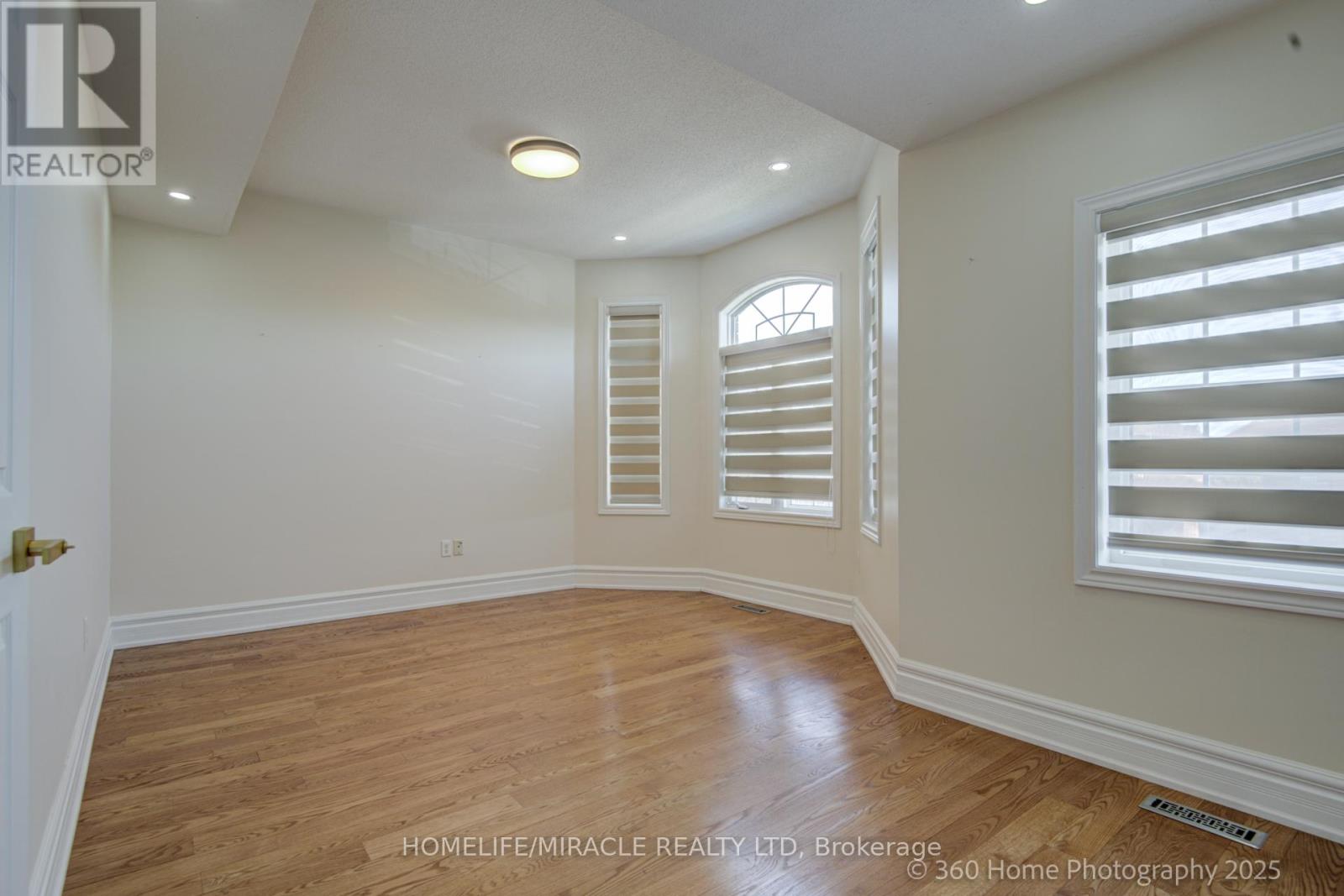 55 Lyndbrook Crescent, Brampton, Ontario  L6P 2N9 - Photo 15 - W12156153