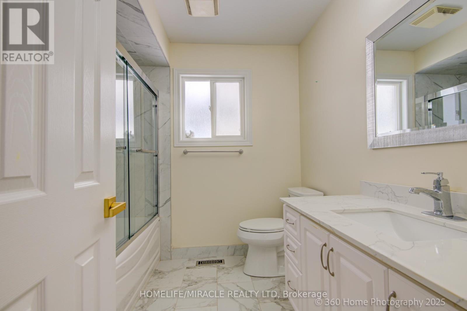 55 Lyndbrook Crescent, Brampton, Ontario  L6P 2N9 - Photo 17 - W12156153