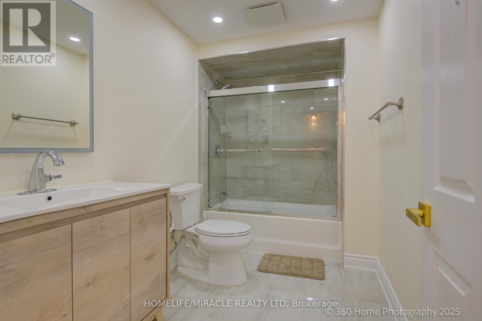 55 Lyndbrook Crescent, Brampton, Ontario  L6P 2N9 - Photo 24 - W12156153