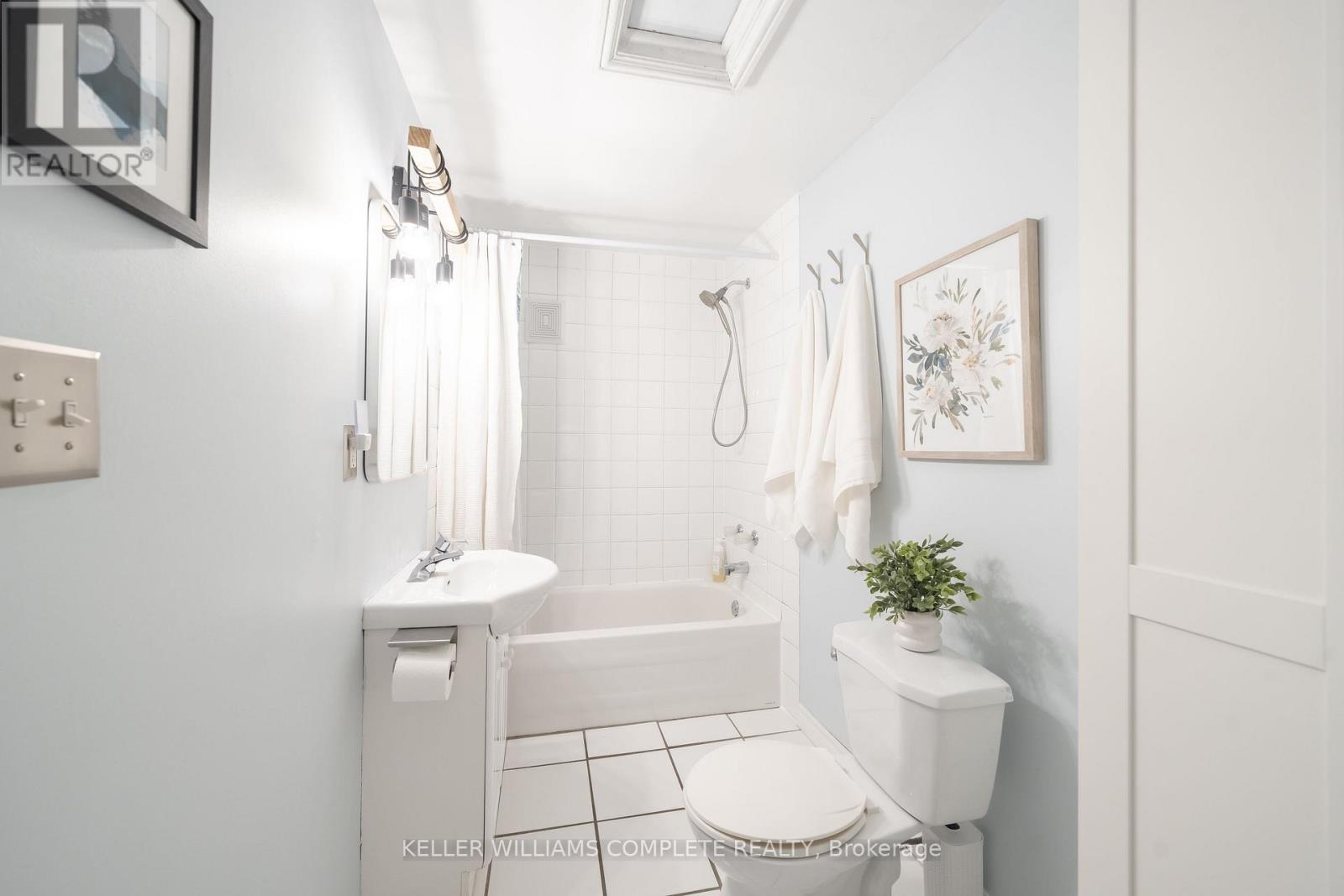 264 Holton Avenue S, Hamilton, Ontario  L8M 2L9 - Photo 13 - X12156213
