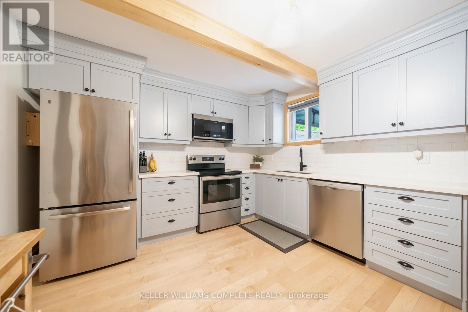 264 Holton Avenue S, Hamilton, Ontario  L8M 2L9 - Photo 6 - X12156213