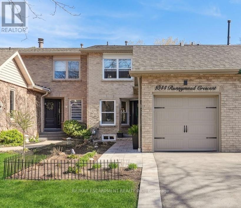1044 Runnymead Crescent, Oakville, Ontario  L6M 1C4 - Photo 2 - W12118320