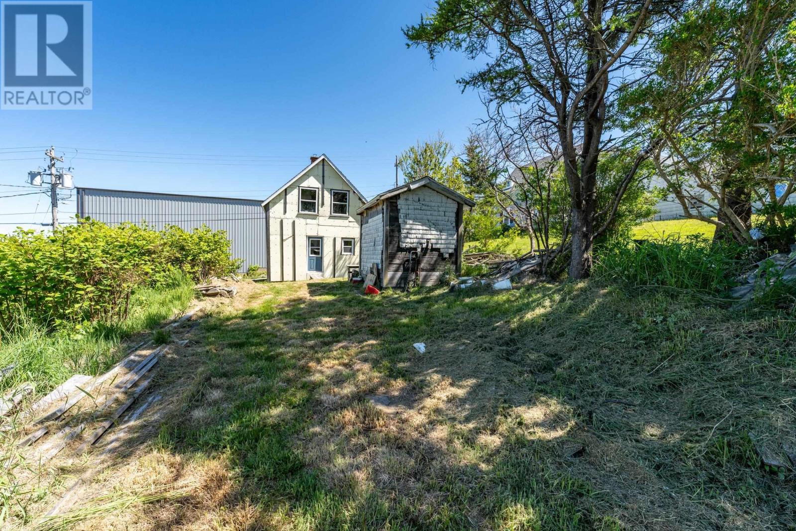 7 Pearl Street, Yarmouth, Nova Scotia  B5A 3M4 - Photo 11 - 202511289