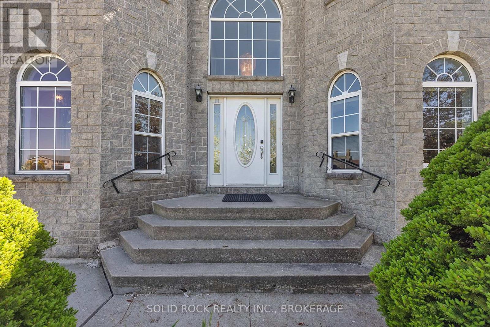 Property at 425 KINGSDALE AVENUE image 4