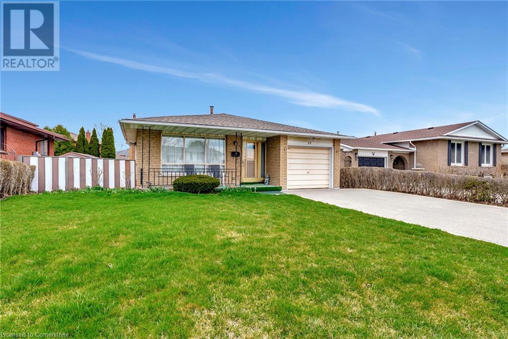 Property at 33 LYNWOOD Drive image 3