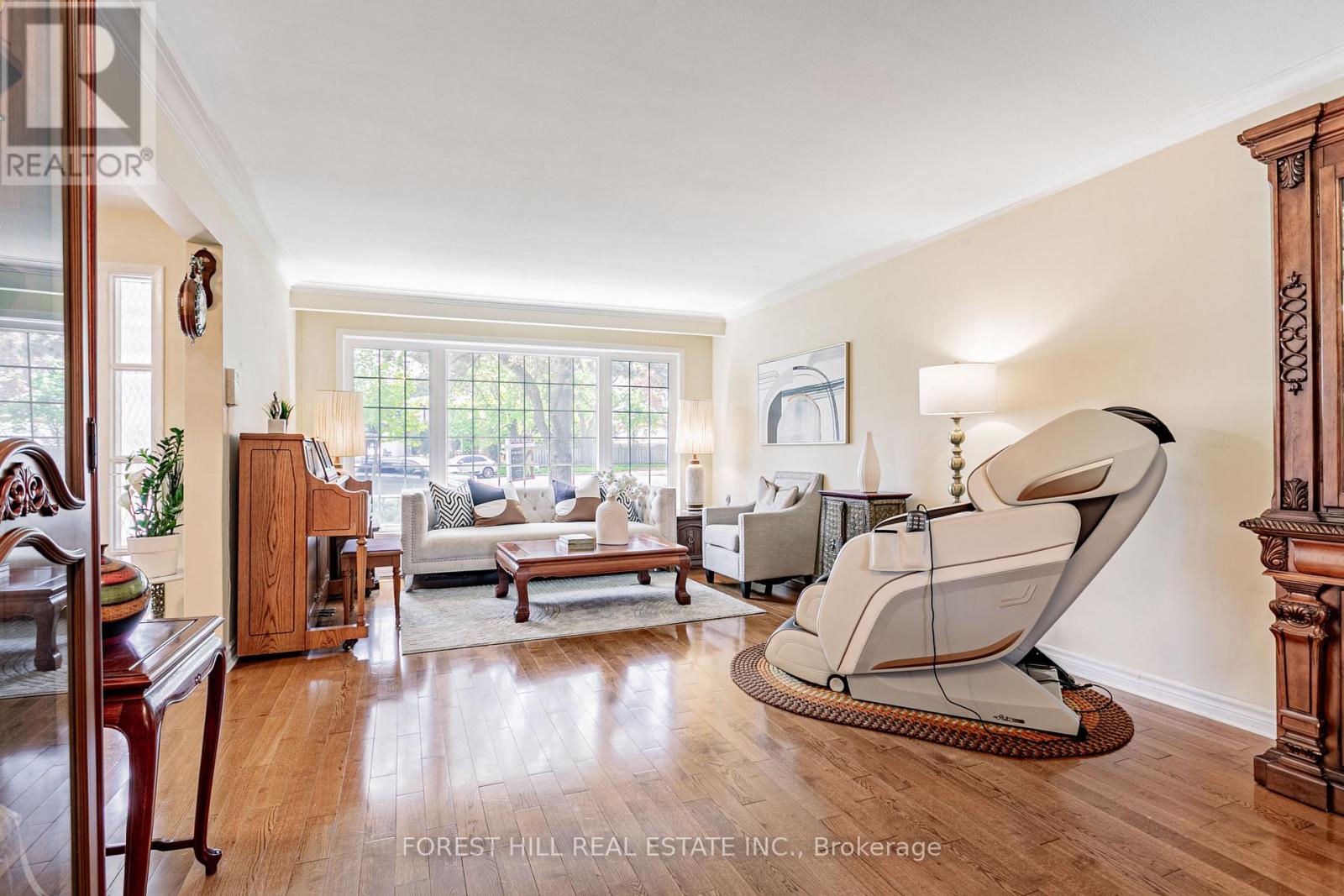 6 Centurion Court, Toronto, Ontario  M2K 2N4 - Photo 5 - C12156007