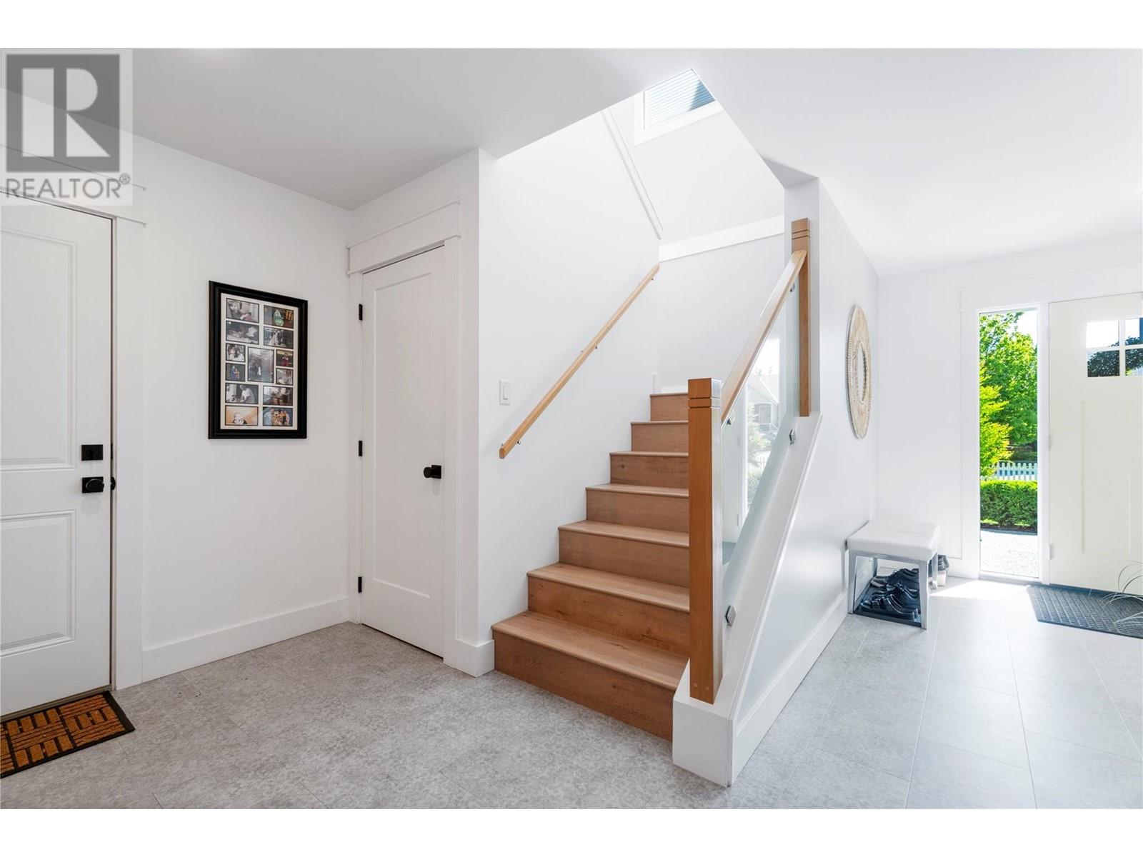 Property at 1811 22 Street NE image 3
