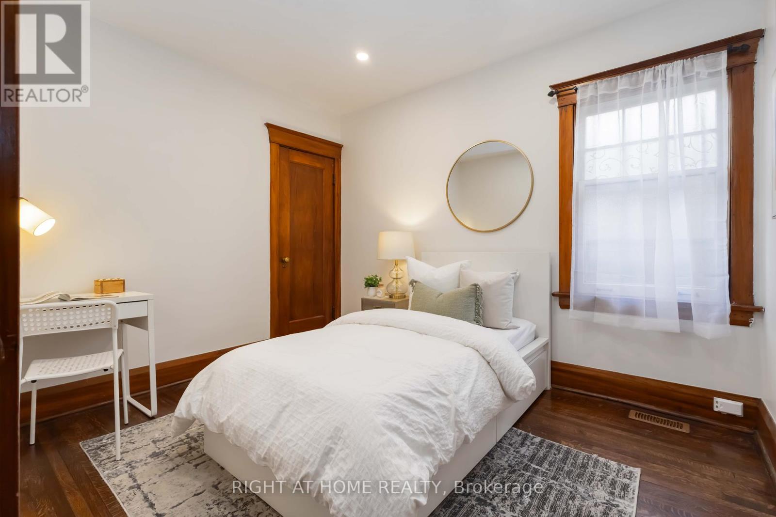 306 Strathmore Boulevard, Toronto, Ontario  M4J 1P8 - Photo 15 - E12156222