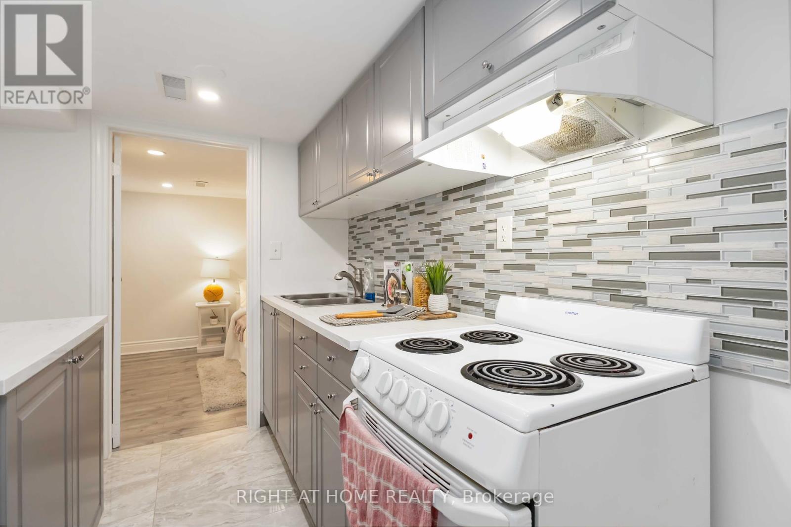 306 Strathmore Boulevard, Toronto, Ontario  M4J 1P8 - Photo 27 - E12156222