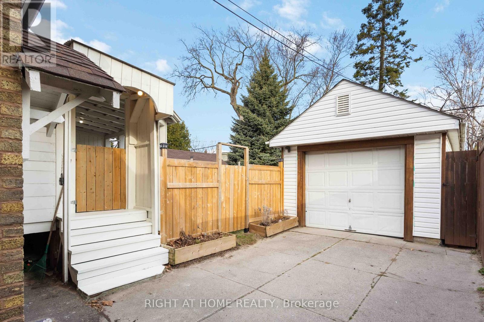 306 Strathmore Boulevard, Toronto, Ontario  M4J 1P8 - Photo 39 - E12156222