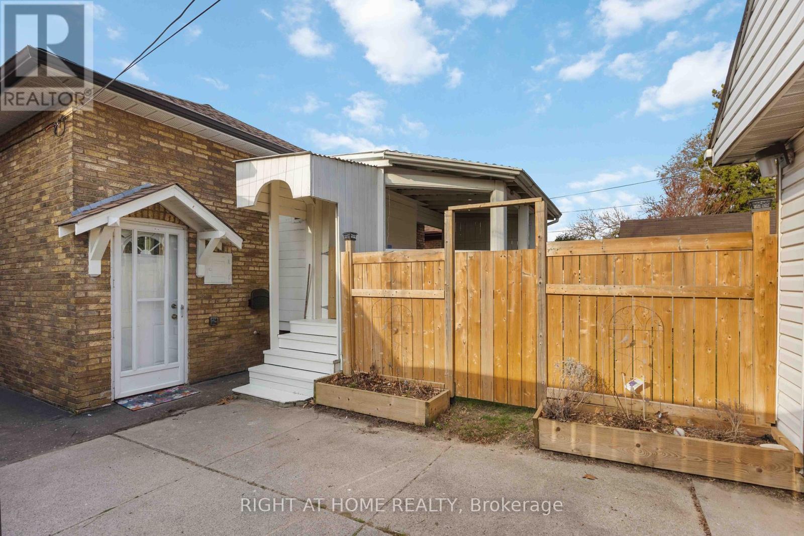 306 Strathmore Boulevard, Toronto, Ontario  M4J 1P8 - Photo 40 - E12156222