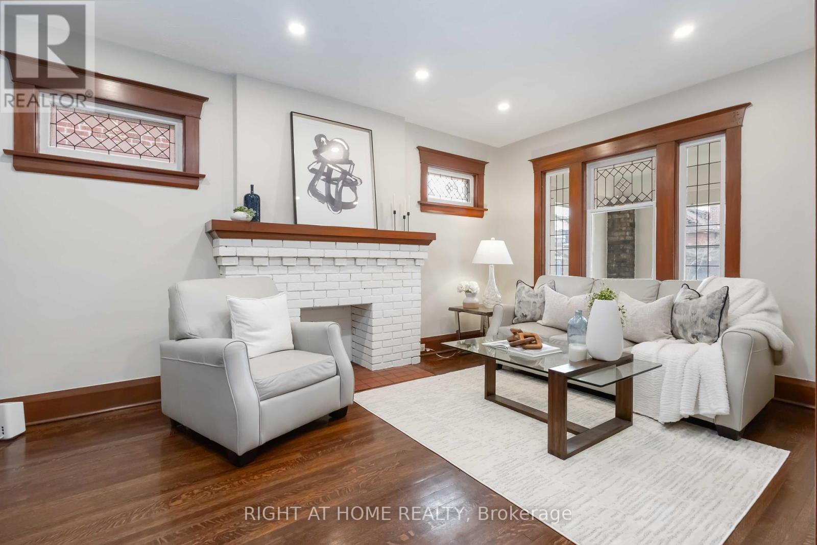 306 Strathmore Boulevard, Toronto, Ontario  M4J 1P8 - Photo 6 - E12156222