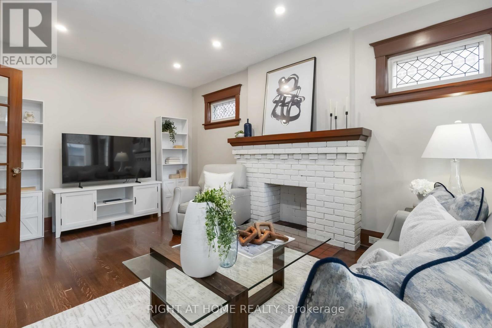 306 Strathmore Boulevard, Toronto, Ontario  M4J 1P8 - Photo 7 - E12156222