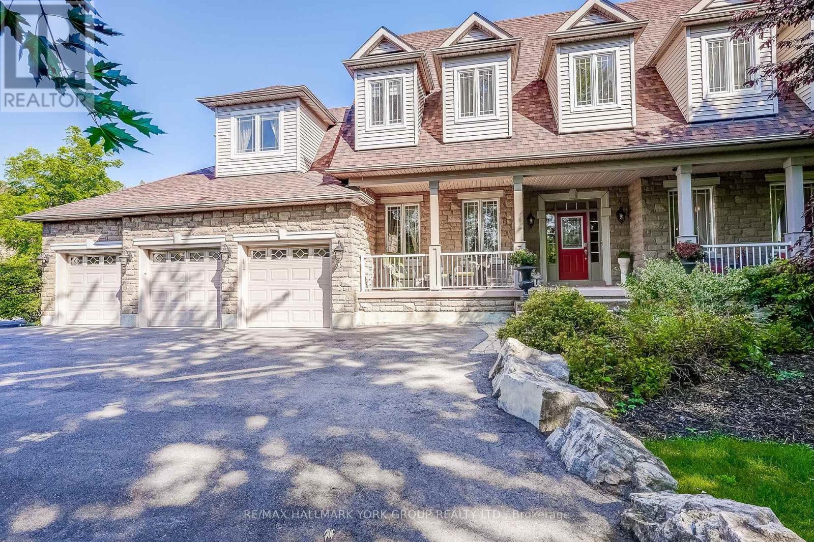 17 Duncton Wood Crescent, Aurora, Ontario  L4G 7T4 - Photo 2 - N12156217