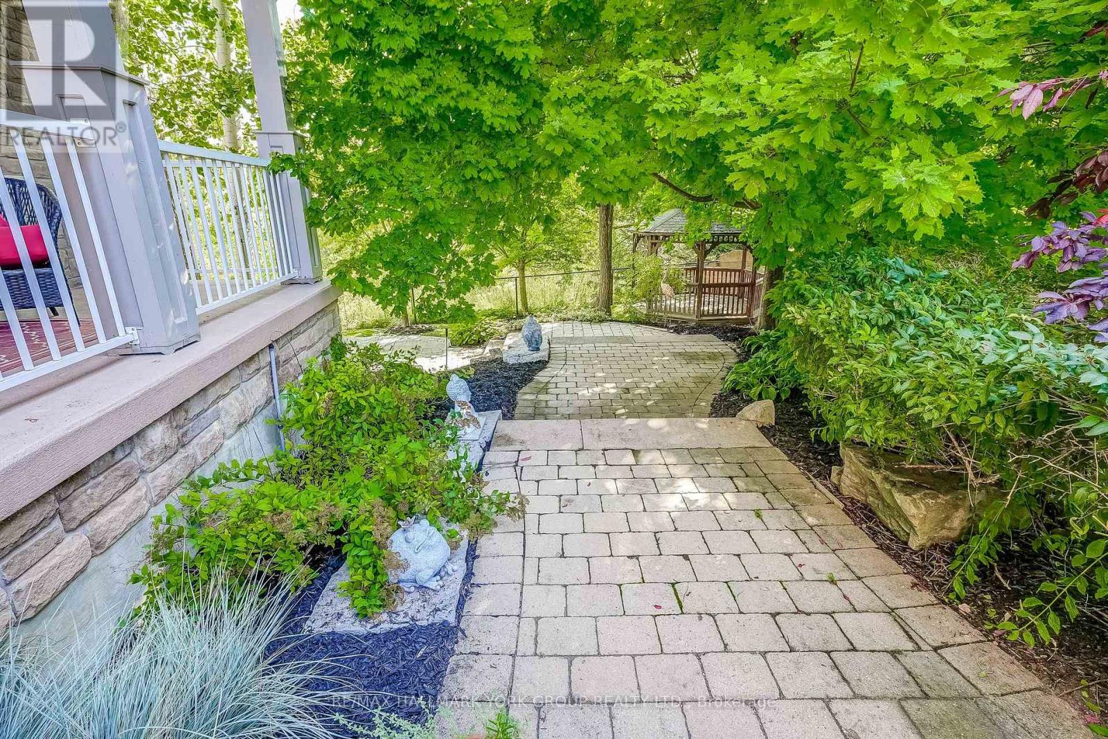 17 Duncton Wood Crescent, Aurora, Ontario  L4G 7T4 - Photo 3 - N12156217