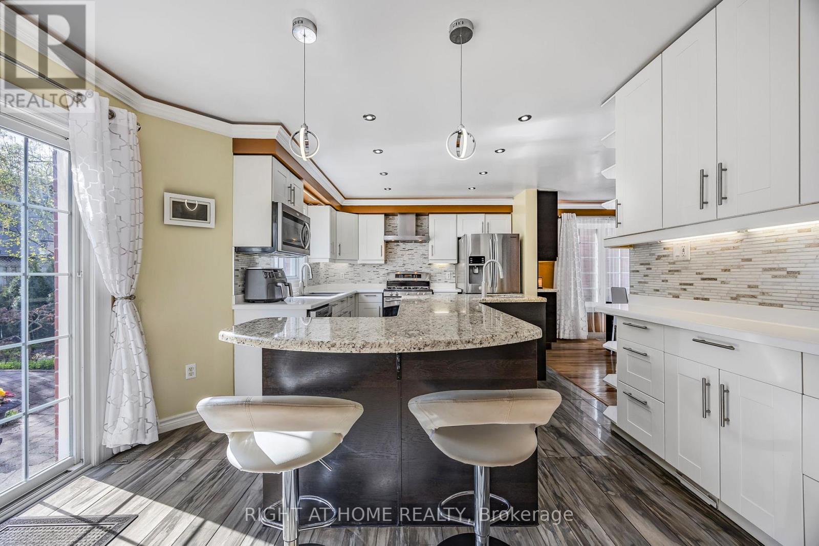 15 Black Willow Drive, Barrie, Ontario  L4N 9M2 - Photo 10 - S12156227