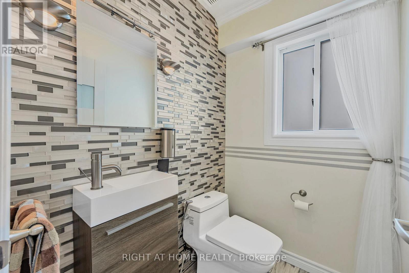 15 Black Willow Drive, Barrie, Ontario  L4N 9M2 - Photo 7 - S12156227