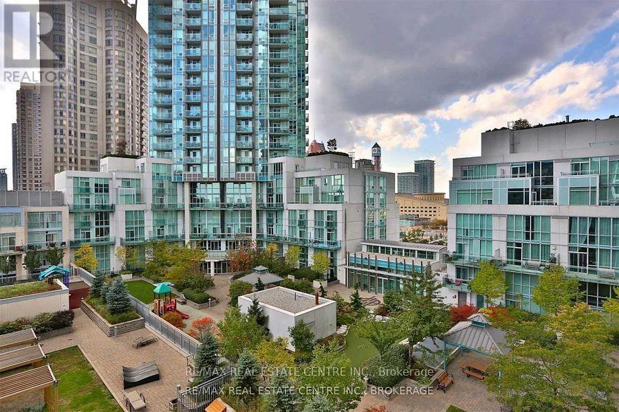 1104 - 223 Webb Drive, Mississauga, Ontario  L5B 0E8 - Photo 3 - W12156219