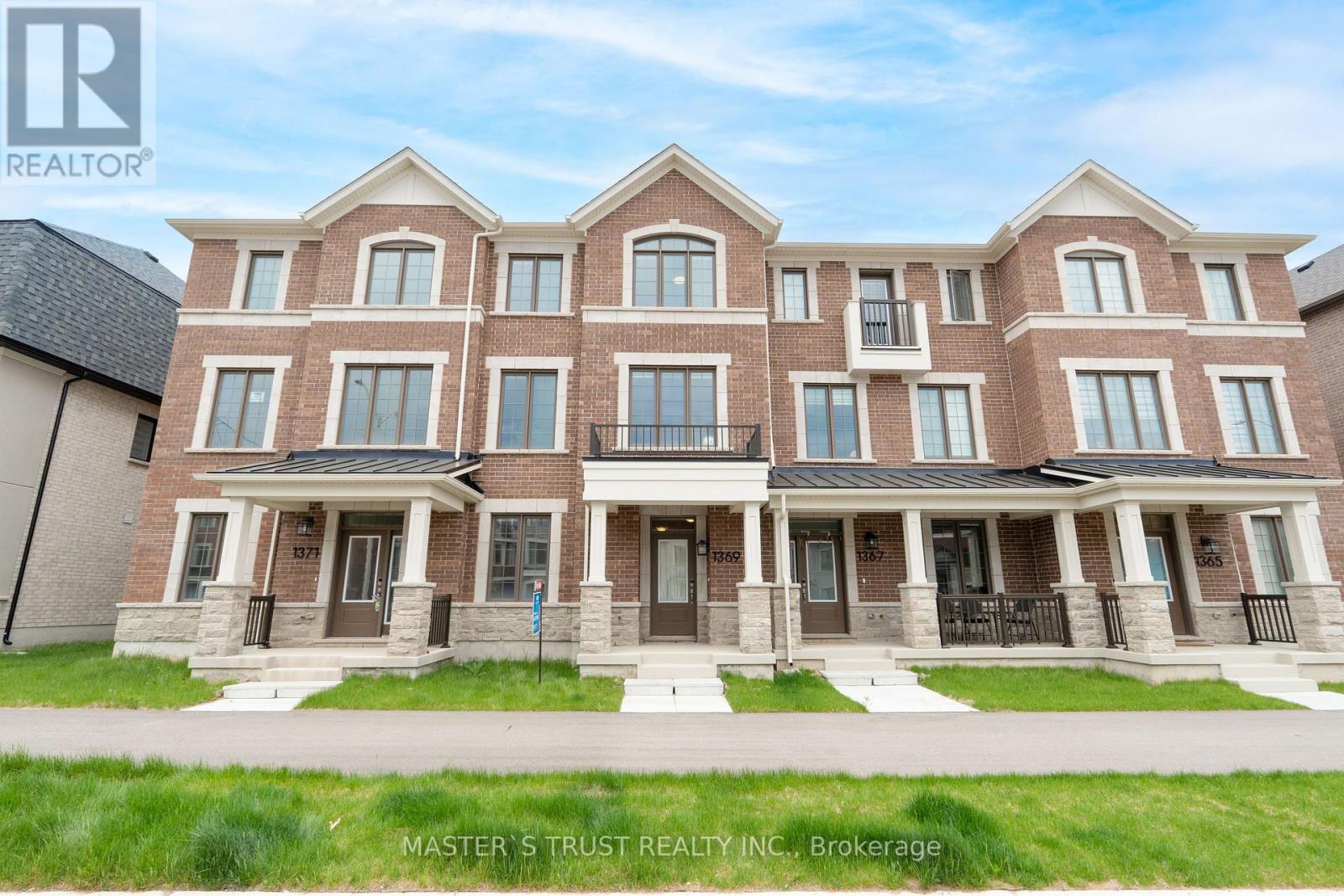 1369 William Halton Parkway, Oakville, Ontario  L6M 5N9 - Photo 2 - W12156224
