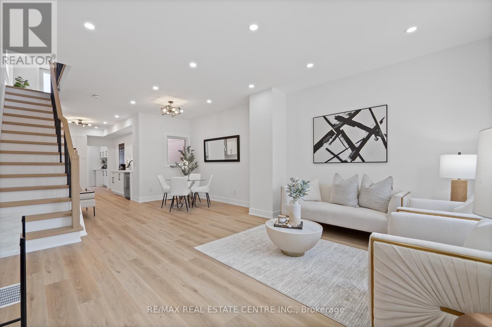 589 St Clarens Avenue, Toronto, Ontario  M6H 3W8 - Photo 5 - W12156230