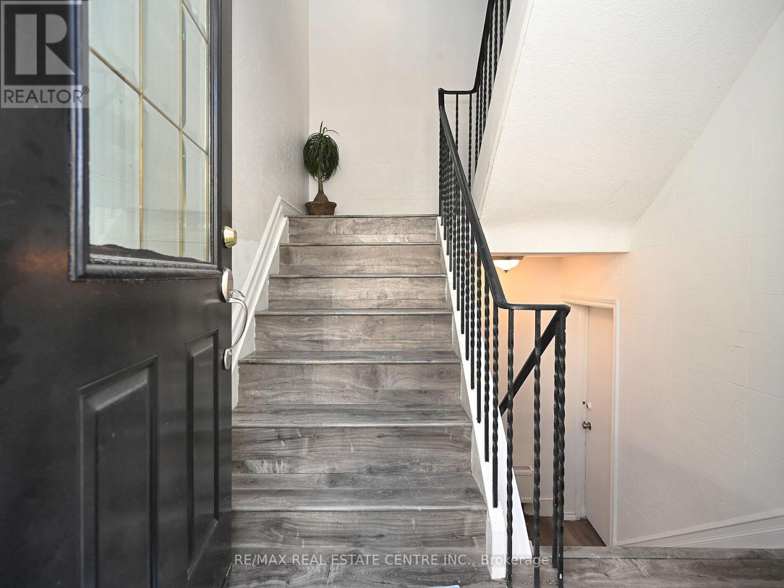 Property at 34 MISSISSAUGA ROAD N image 4