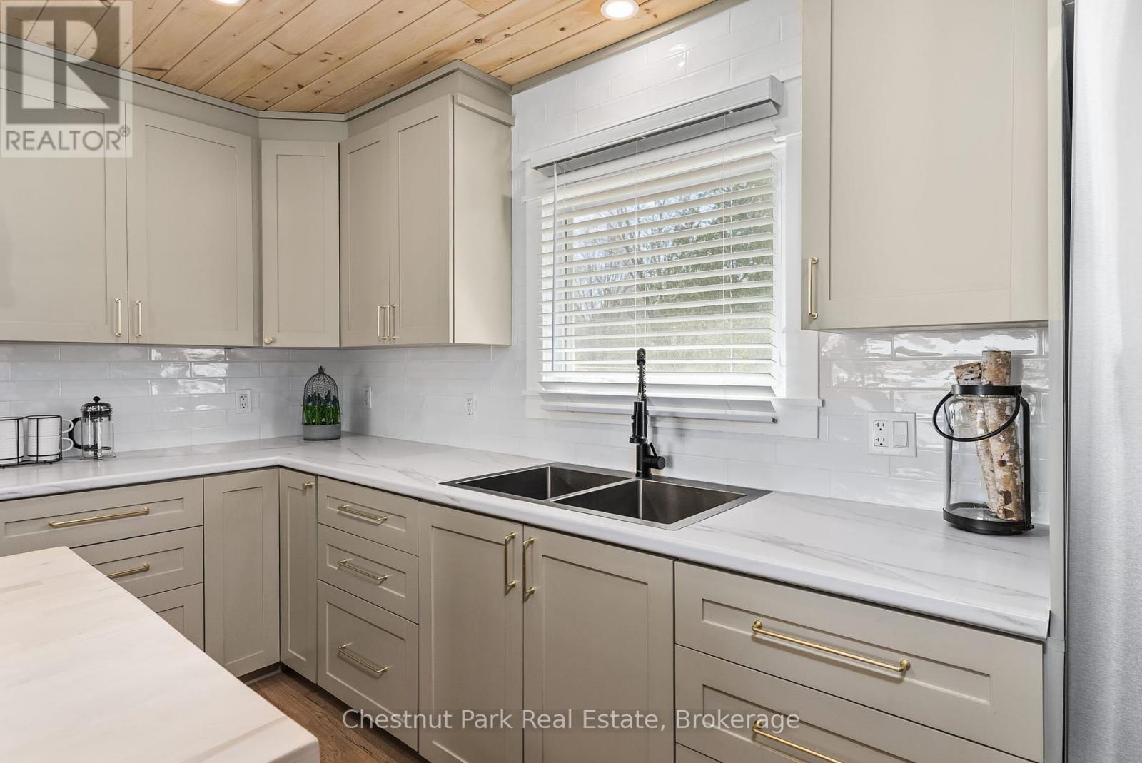 179 Rowanwood Road, Huntsville, Ontario  P0B 1M0 - Photo 8 - X12131127