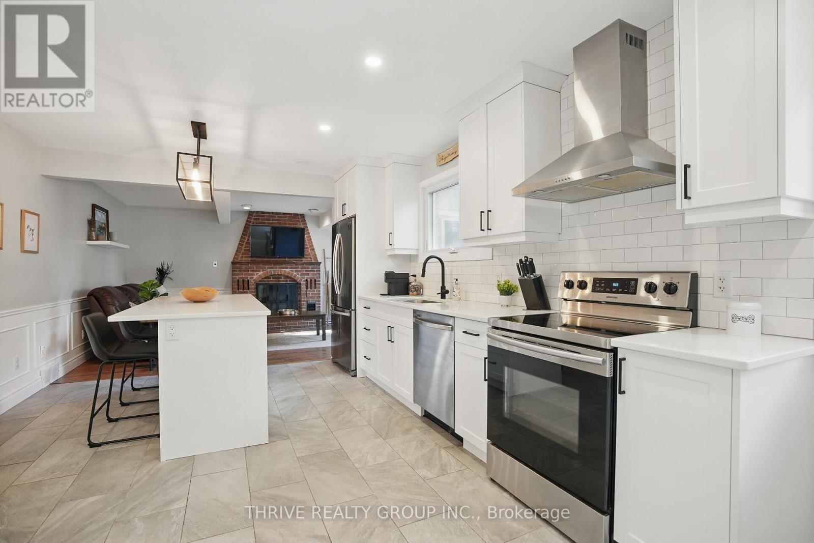 Photo 11 of 40 for 23 Fairlane Crescent