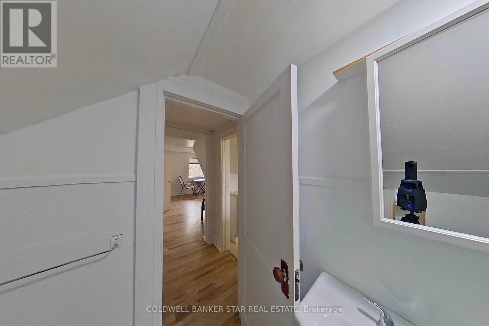 Upper - 82 Ontario Street S, Lambton Shores, Ontario  N0M 1T0 - Photo 9 - X12156278