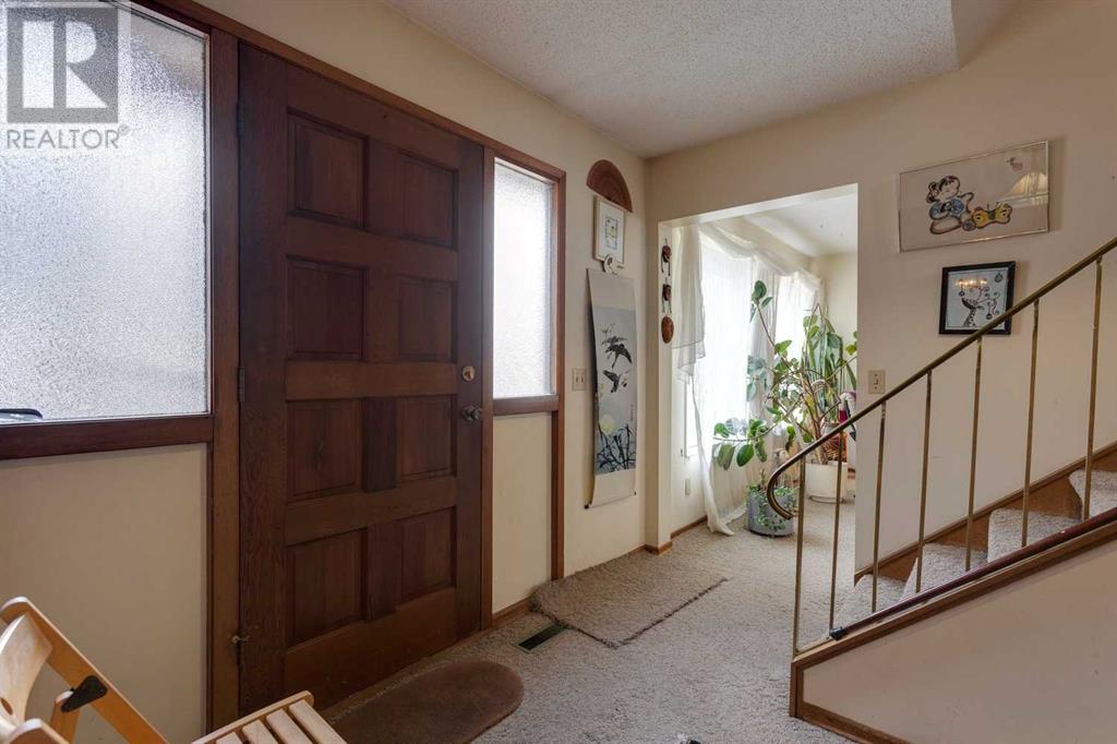139 Silver Brook Road Nw, Calgary, Alberta  T3B 3H9 - Photo 3 - A2222204