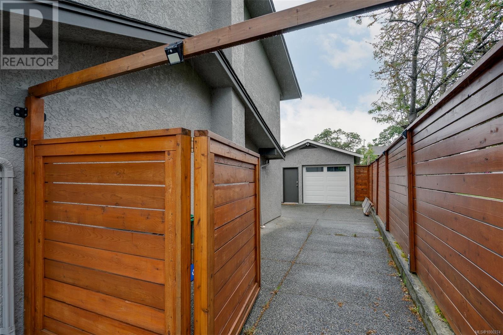 1475 Hamilton Rd, Victoria, British Columbia  V8R 2Y2 - Photo 42 - 1000274