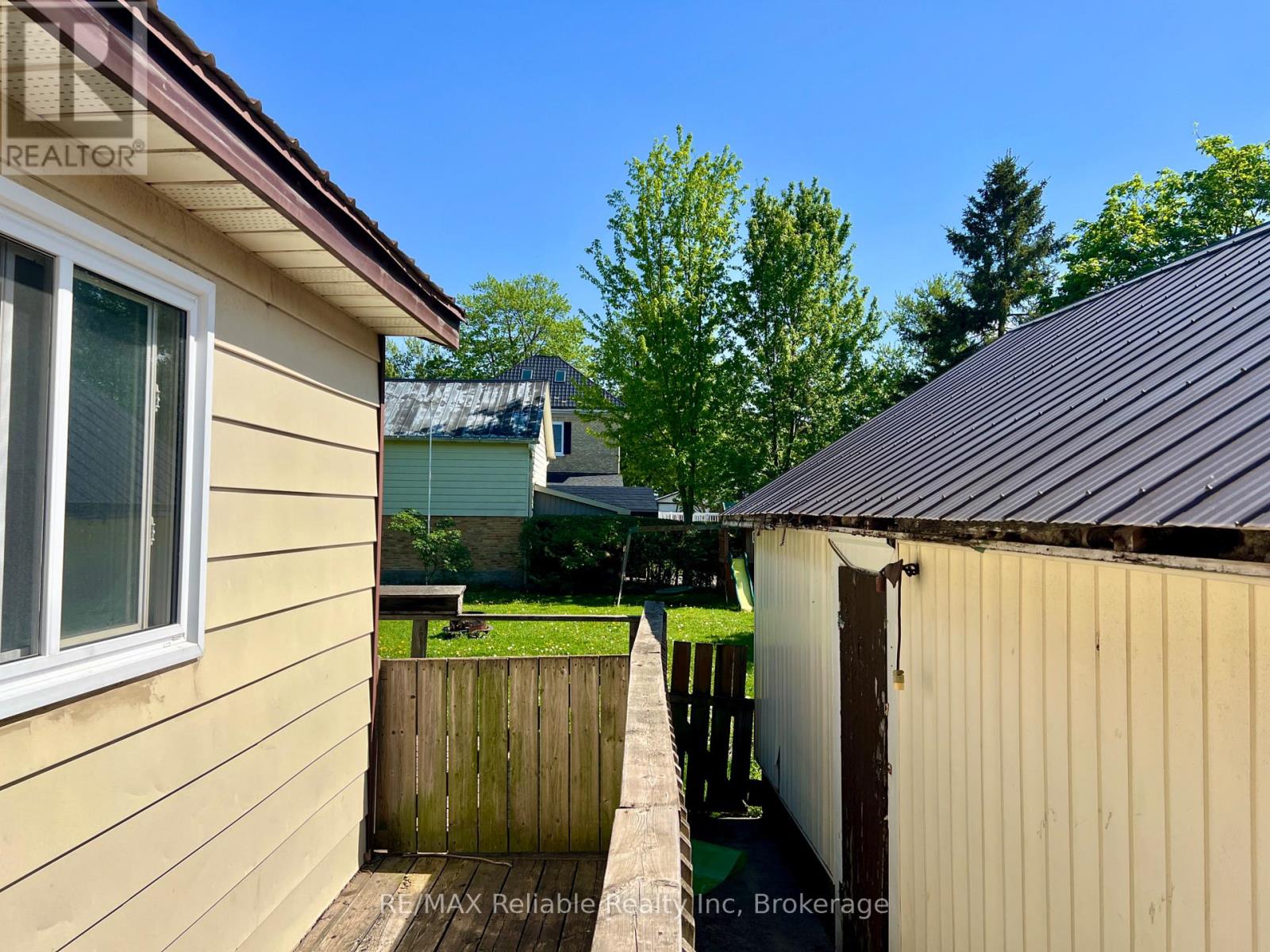 15 Mary Street, Bluewater (Zurich), Ontario  N0M 2T0 - Photo 10 - X12156281