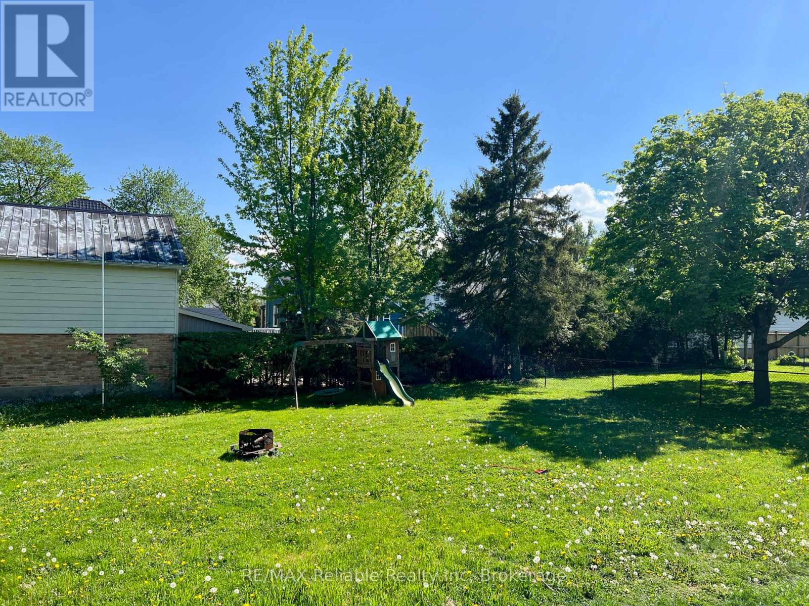 15 Mary Street, Bluewater (Zurich), Ontario  N0M 2T0 - Photo 11 - X12156281