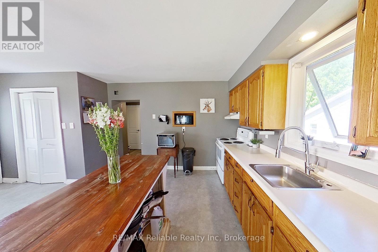 15 Mary Street, Bluewater (Zurich), Ontario  N0M 2T0 - Photo 20 - X12156281